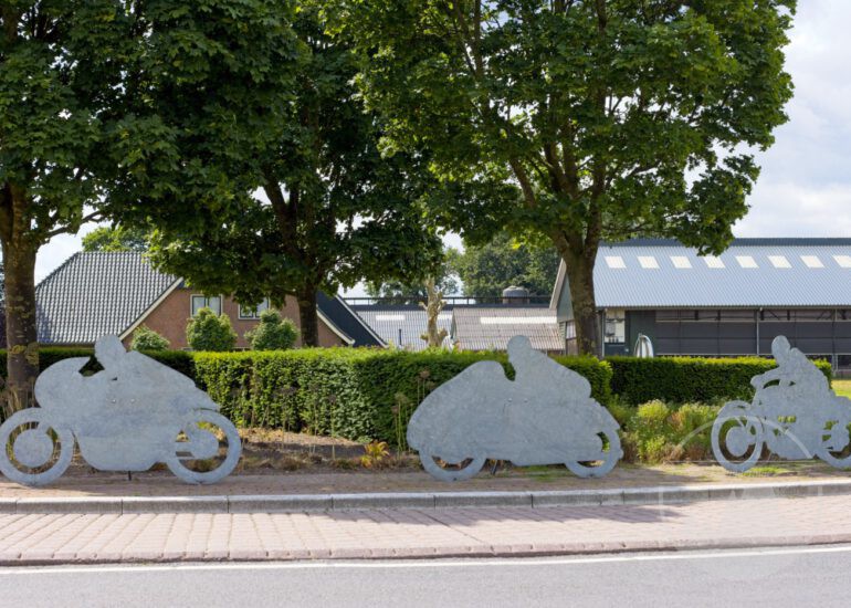 On my way to an abandoned toy car: a little mystery